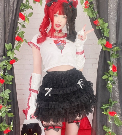 可爱吸血鬼妹子HidoriRose的性感COSPLAY角色视频和照片