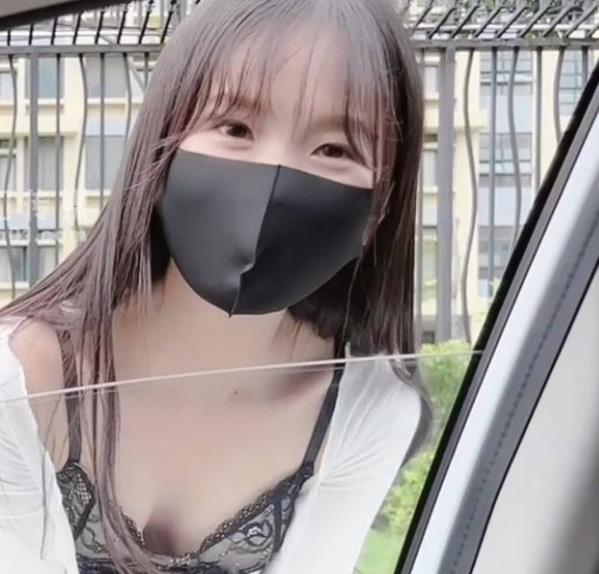 扣扣传媒妹子天花板粉有颜色的人租女友光“阴”小白兔1V924M可能的-扣扣传媒：专注于传媒行业的创新公司-妹子天花板：打造梦幻般的美女天花板设计-粉有颜色的人：展示个性与时尚的彩色粉末妆品-租女友：提供真实体验的女友租赁服务-光“阴”：为您打造高品质的灯具照明解决方案-小白兔：可爱迷人的小白兔玩具-1V：高性能的1V电池供电解决方案-924M：高速稳定的924M网络设备