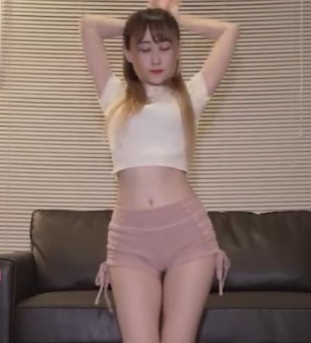 火爆虎牙推等合集海内外BJ有尺度果舞资源黑短片BJ美女超薄线袜网袜Q趣衣服浮力主播20G