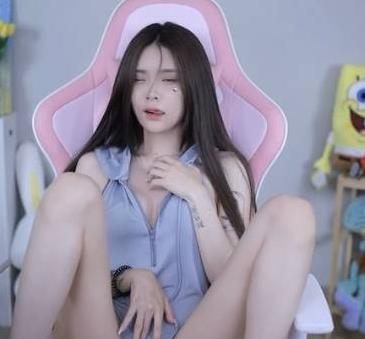 售卖资源的金提莫：WE大舅子与前妻的故事，女团成员的颜值与身材成为粉丝入手的理由
