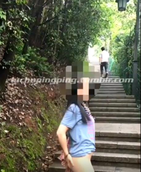 斗鱼资深美女网红pinkpigbb展示室外萍萍路人最日常大自然绅士