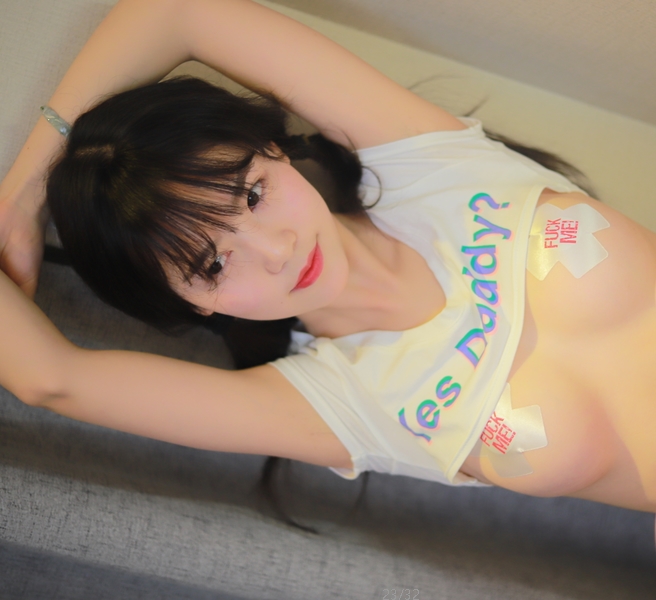 抖娘利世99年微博性感写真前凸后翘大车灯薄纱激凸骆驼蹄若隐若现诱惑S气