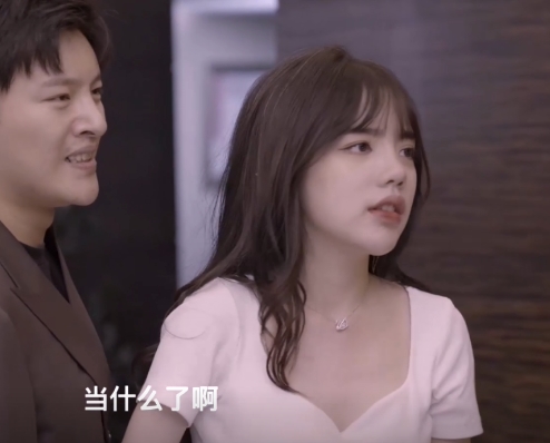 火爆斗鱼幼龄高中生水果传媒潘甜甜王冰冰未成年新闻事件经济问题苗子3V-1.5G火爆斗鱼直播平台引发的未成年主播问题及其经济影响