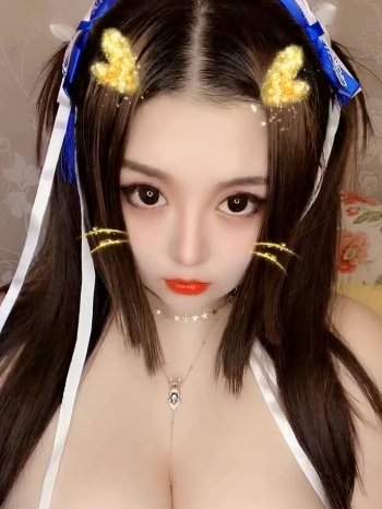 美艳女神浮力姬的性感婚纱佳作