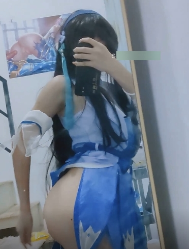 斗鱼人气高涨的清纯COS动漫女主播小余有尺度