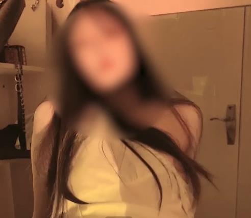 神级颜值的超美久妖小魔女，完美女友的身材和高冷脸，黑丝白丝的美汁源作品