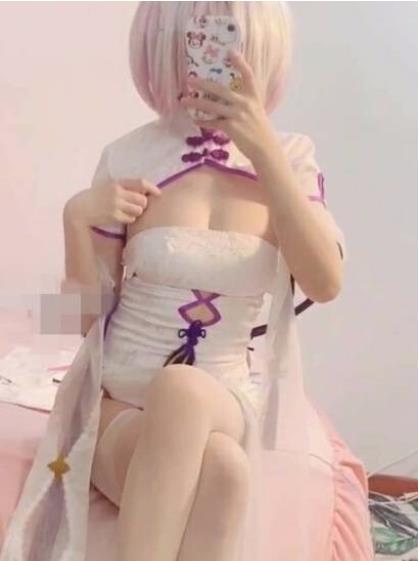 宅男女神夏花的私拍，粉嫩身躯的浮力姬，人气漫画人物和游戏角色的服装诱惑