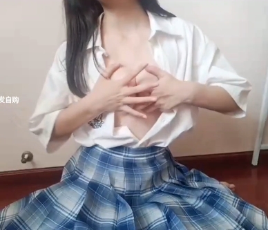 快手人气主播西西JK的粉嫩玉足表现力