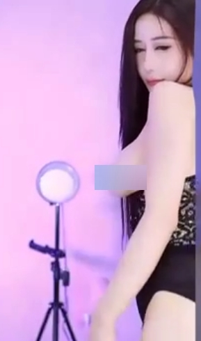 超人气土豪美女主播-桃一的精选浮力姬定制作品，1V-400m金主资本，性感热舞，白嫩翘蜜臀的qin趣玩具高情绪紫薇秀