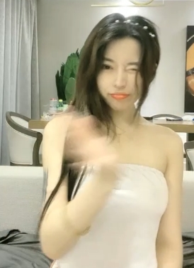 网红小雅巨R女神醉酒销魂自嗨外流绝版合集