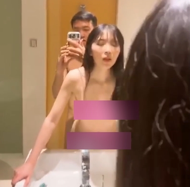 素人妹子在酒店拍摄的清纯甜美视频外流