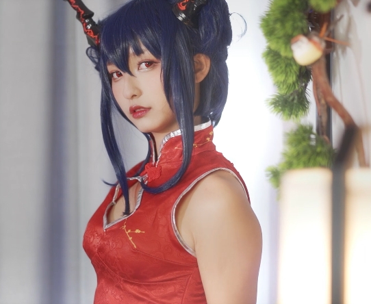 神樂坂真冬的白色丝袜和鹿角，经典日系动漫Cosplay女神资源