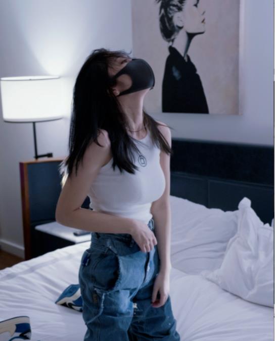 超人气女神hongkongdoll私拍，展现完美身材，魅惑风爱上