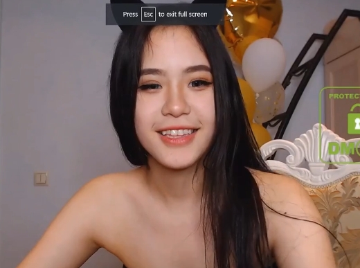 OnlyFans上的东南亚美女：清纯与豪放的浮力爽感