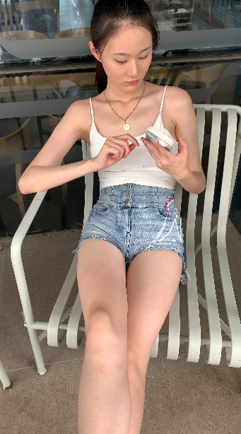 浅笑明眸4K近距离街拍自购421P1V3.9G百度云永久链接