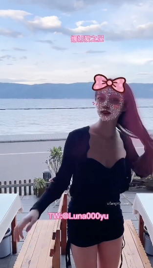 网红娜娜的户外闪现挑战作品引发翻车，粉丝对农民工同志的挑战一姐