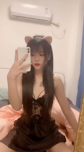 子璐：清纯主播9部高清合集小家碧玉20岁白皙细腻吹弹可破俏脸清澈眼眸粉嫩樱唇青春活力大眼睛丝袜包臀裙凹凸有致玲珑曼妙修长美腿内敛热情肆虐表情反应自娱自乐拨弄手法