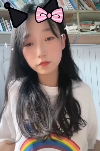 青春女大学生沈娇娇：拍摄作品赚钱，20部青春容颜的勤工俭学之路