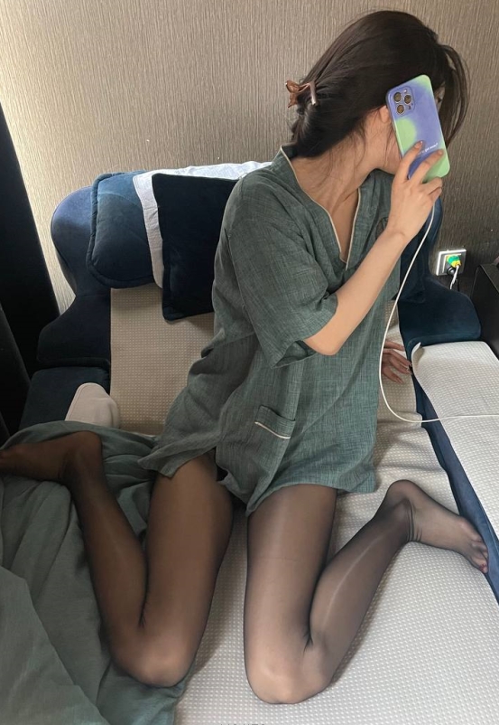 真实反差的美女空姐，176P高清美图，74V视频，2.95G资源，百度盘永久链接