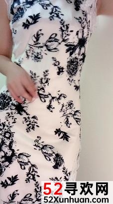 青春活力女神角色扮演网红鱼丸女仆JK三人游车灯纹身大长腿