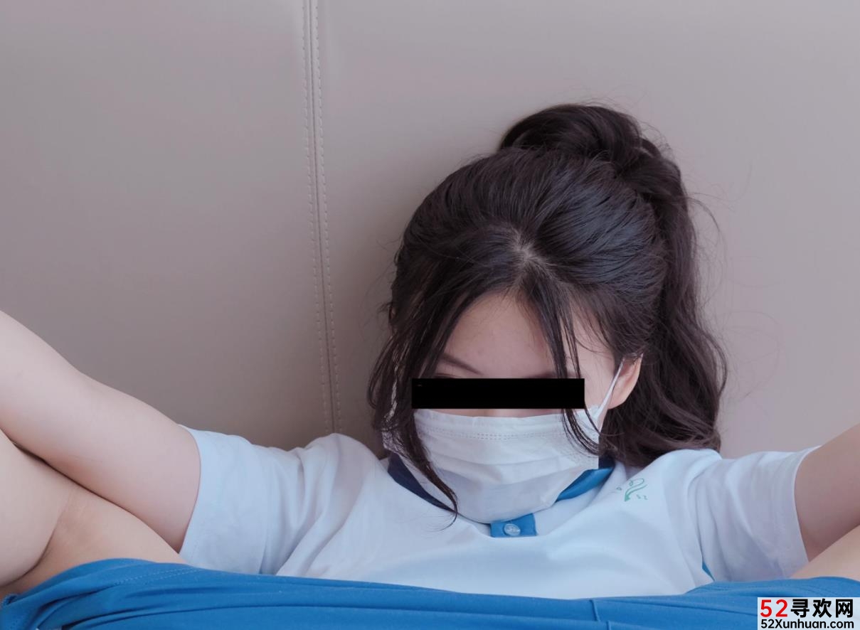 超清纯可爱的吃土的媛媛穿着校服讲解作品,网红小姐姐身材火爆,视觉冲击强烈的互动感受视频和照片