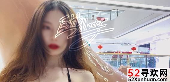 阿崩的高颜值和身材在推特上引起了广泛关注。他经常在视频和照片中展示自己的生活，包括去奶茶店、大型商场和超市购物，以及去温泉放松。他还经常与其他网红Exhib_Master进行三人互动，展现了他们妖娆的形象。阿崩被称为小鲜肉，给人留下了深刻的印象。