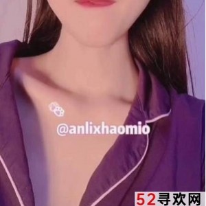 推特博主的完美舌头和小翘臀，以及蛮腰和大长腿给人一种新鲜感，快手网红的相似程度可以通过观察得出。