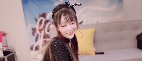 抖音粉丝的清纯活力青春气息服装玩具浴缸合集