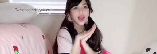 推特网红kittyxkum的视频合集:JK穿着粉色小短裙在桌子下玩游戏,男友用皮带指教,小蜜桃拍摄照片,穿水手死库水服装,玩具和床单。