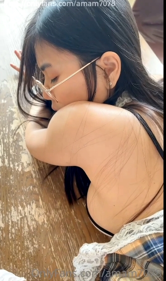 私人骚秘书:完美露脸的女仆装,各种姿势,大D擦lang,550M收藏,解压密码,上村花论坛