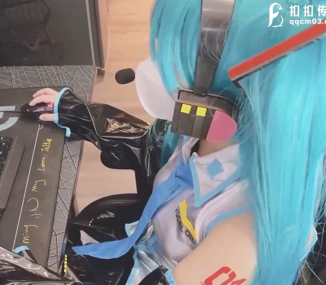 性感活力的校花小敏儿的撩人表演和激烈动作