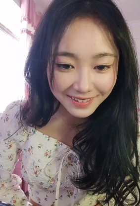 自行打包的半糖顶点高跟鞋百度盘的小糖粉色高跟鞋百度盘的小糖白色高跟鞋金色长发的空气净化器放松愉悦的空气净化器