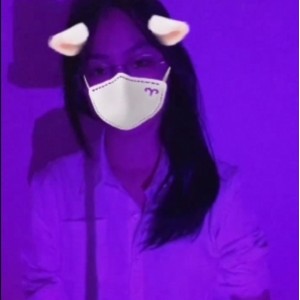 女大学生日常互动带假棒子