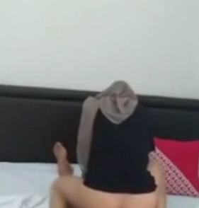 少妇与隔壁老王在酒店发生出轨事件,互动视频被上传至百度盘