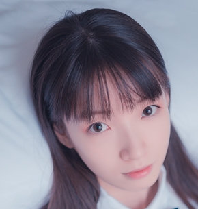 足系列福利：自行打包的黑丝、白丝和裸足商品