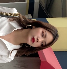 白色连衣裙:展现完美身材的美丽装扮胖臀长腿美女:性感曲线尽显的时尚女神视频百度云:畅享高清视频的云端娱乐平台