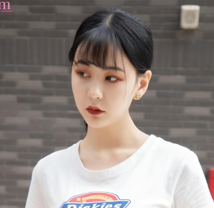 潮流百搭的小白鞋，时尚搭配必备