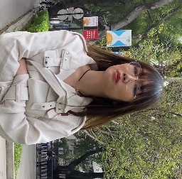 美女穿着高跟长腿紧身皮裤的视频