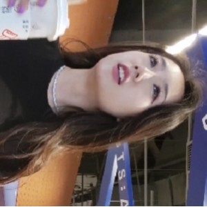 盛夏美女穿热裤展示美腿的3V视频（12.39G）