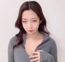 反差婊：反差婊妆容教程，打造不一样的形象辉夜姬：辉夜姬风格连衣裙，优雅华丽的夜宴装扮怼脸上：怼脸上的护肤品推荐，解决肌肤问题的有效方法嘴艺：嘴艺训练班，提升口才表达能力的秘密技巧指教：指教书籍推荐，帮助你成为更好的自己