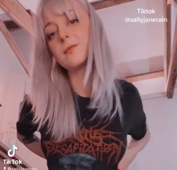 推特、抖音、风热舞等平台上的小视频资源，20v和790m版本，可在百度盘上下载。