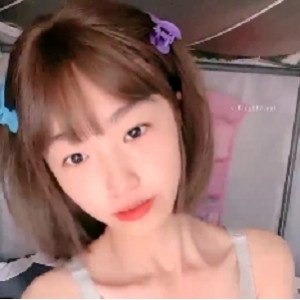 高颜值寝室闪现呜崽酱5V2.33GB百度盘