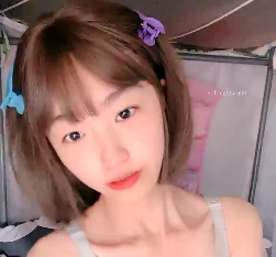 高颜值寝室露奶呜崽酱5V2.33GB百度盘