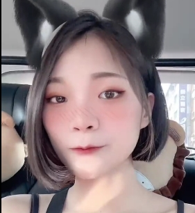 自行打包的王道精选商品：反差小浪女的大胆私拍在闹市中的光“阴”_YL，可在百度盘上获取。