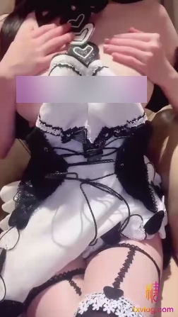 1.时尚眼镜：为你的眼睛增添风采2.便捷飞机场服务：让旅行更加轻松愉快3.独特反差风格：展现个性与魅力4.活力学生妹：青春活力，时尚潮流5.亲情关怀：为父母送上温暖与关爱6.乖乖女系列：打造温柔可爱的形象7.智能手机：领先科技，畅享无限可能8.精彩电视剧：带你进入绚丽多彩的影视世界9.百度盘：高效存储与分享，轻松管理你的文件