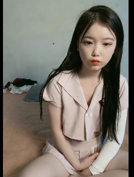 可爱呆萌的新人小妹1V3G