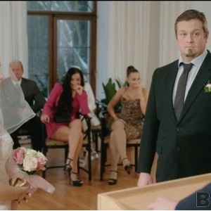 婚礼中新郎新娘越轨，宾客目睹后进行报复，伴郎表演无保护进入的1V-987M