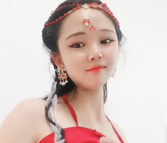 哺乳少妇早餐挤馒头的1.4G视频