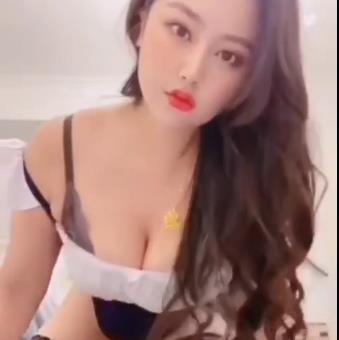 快手视频平台上的东方晴琴大玉儿账号推出了一款名为钱宝宝的商品，该商品是一只可爱的玉兔兔。这只玉兔兔支持5.8G网络，可以享受高清视频。此外，购买该商品还可享受社保福利。