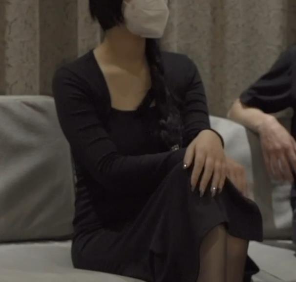 妻子穿着亿米长腿黑丝的1V-593M